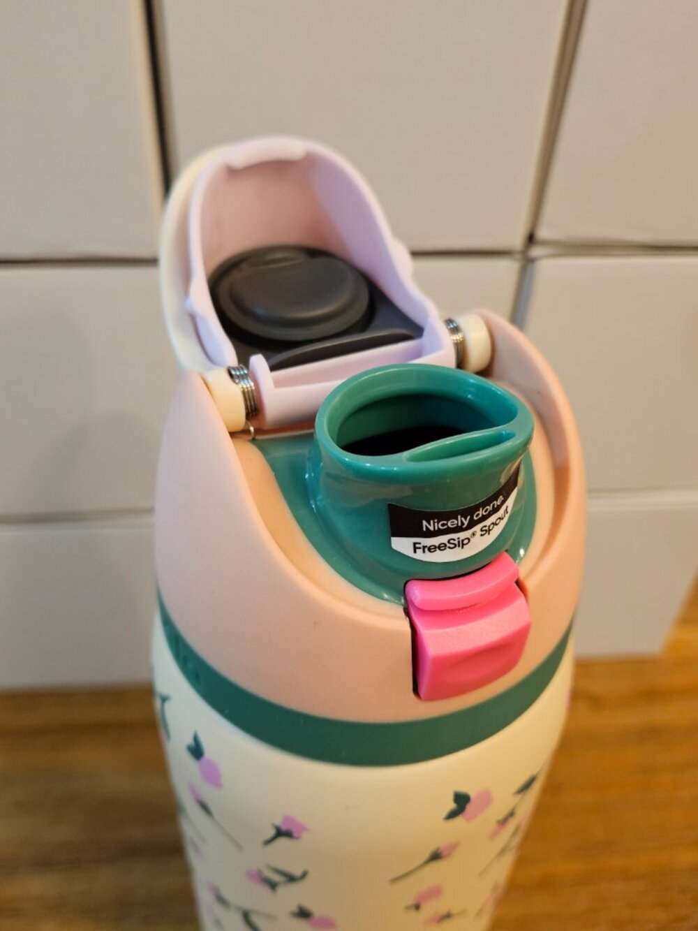 Owala x UO - 32oz FreeSip in Tea Time (NWT) - Picture 2 of 4